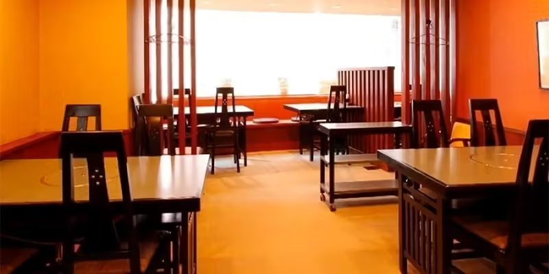 近江源助の内観