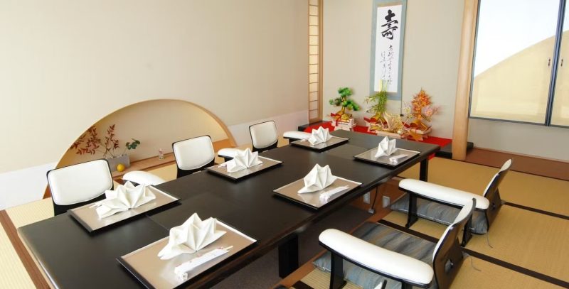 和食ダイニングくりやせん／ANAクラウンプラザホテル岡山の和個室「かがみ乃」