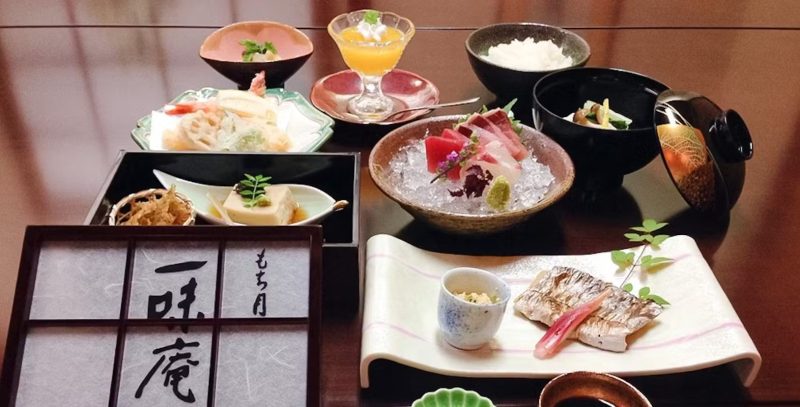 日本料理 もち月一味庵