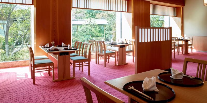 日本料理 山里の内観